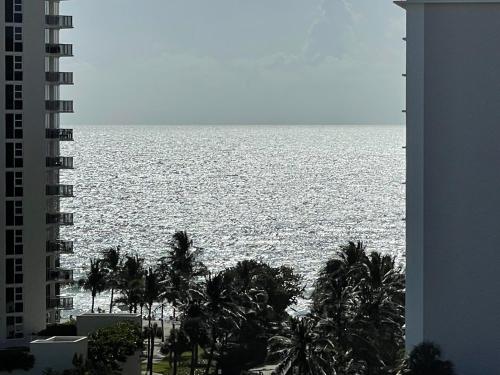 Amazing Ocean View 10 floor Parking included — 4-Star Luxury Hotel in Sunny Isles Beach, United States