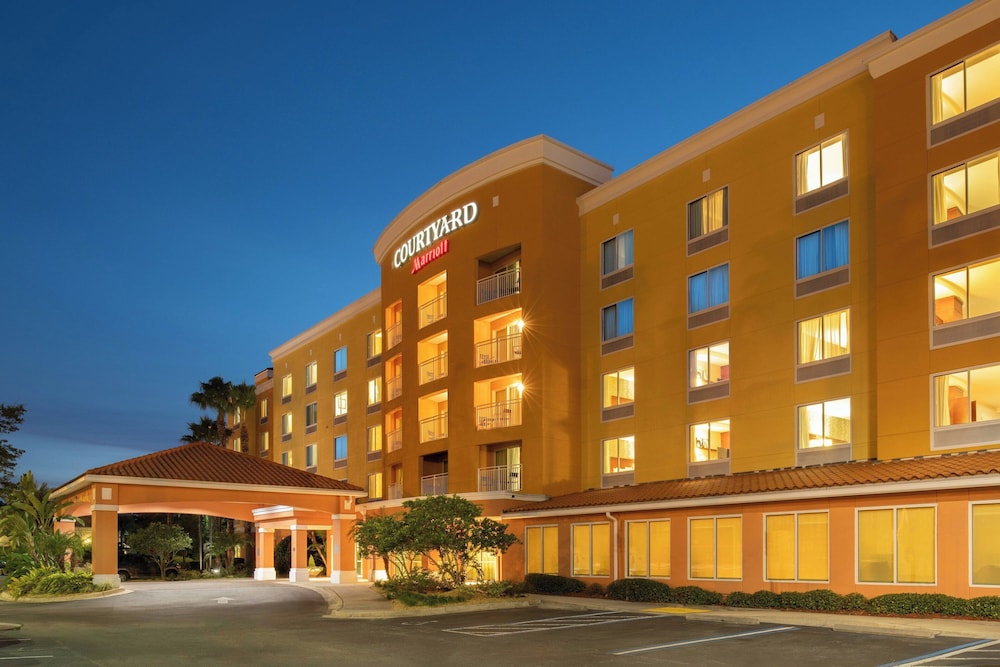 Courtyard Jacksonville Orange Park - carbon neutral hotel in Orange Park