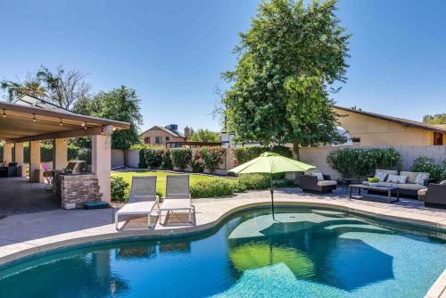 Spacious Backyard W Free Heated Pool Tv and Bbq in Scottsdale, United States