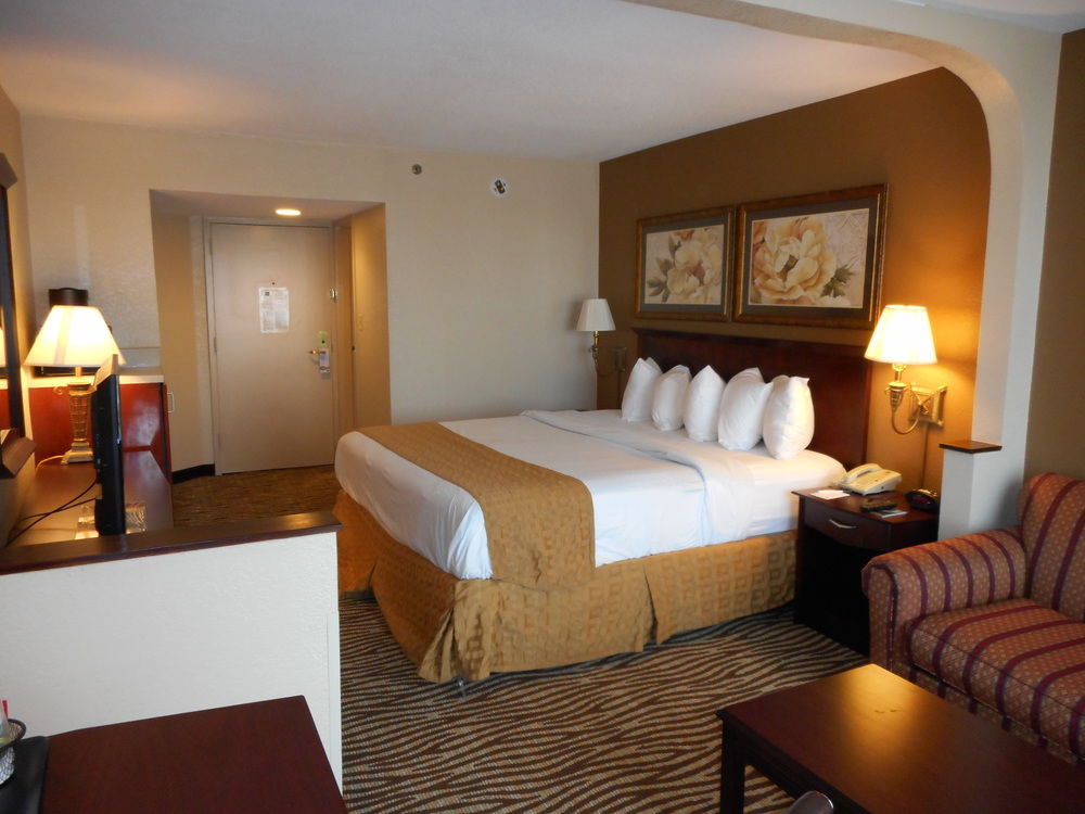 Clarion Inn & Suites By Hampton Convention Center - photo 5
