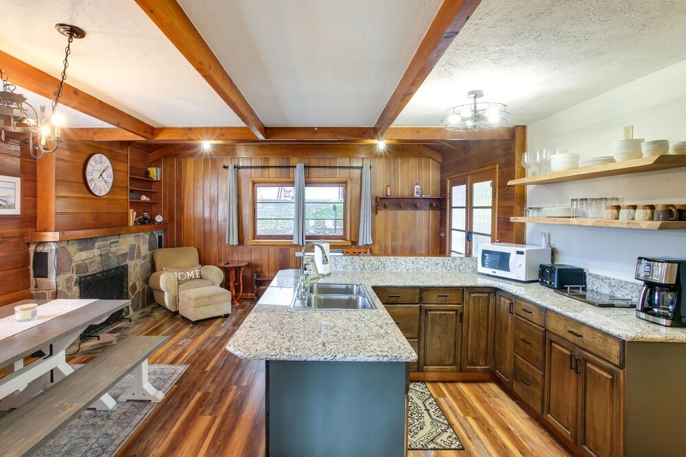 Harrison Getaway With Deck And Lake Views — Harrison