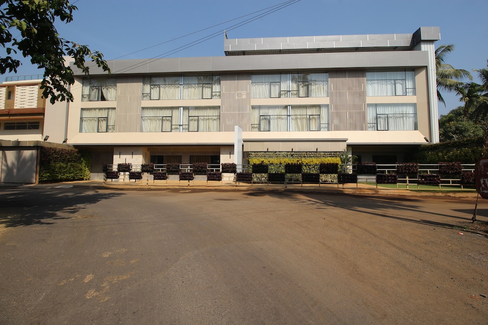 Hotel Maple Ivy in Alibag, India