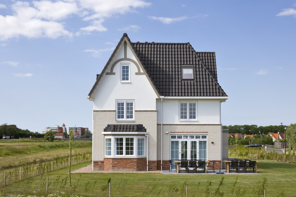 Villa in Cadzand bad Near North Sea Coast — 5-Star Luxury Hotel in Vlissingen, Netherlands