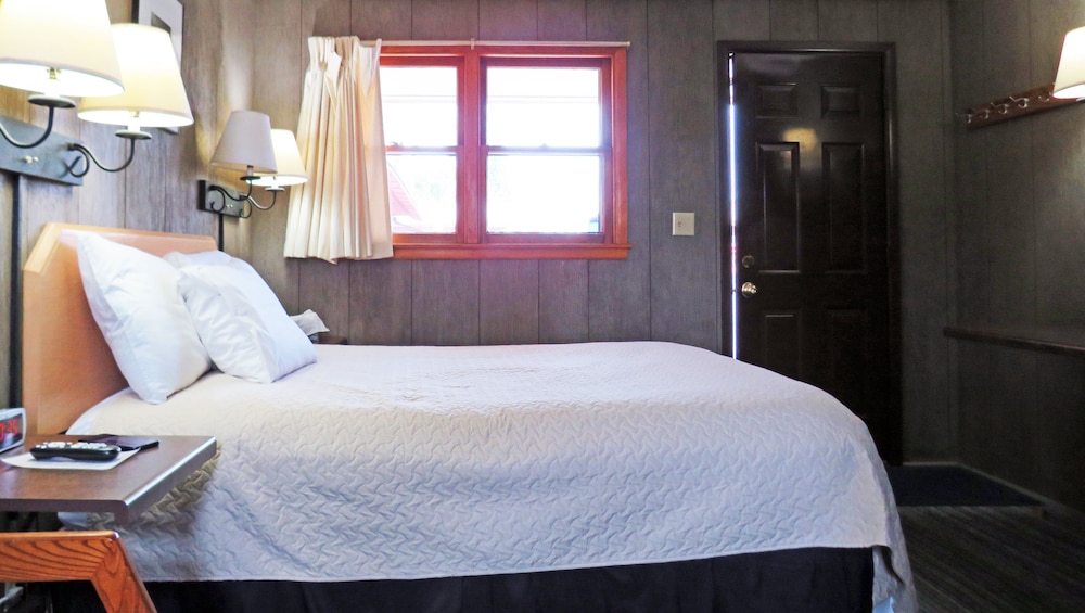 Indianhead Ironwood Motel - photo 13