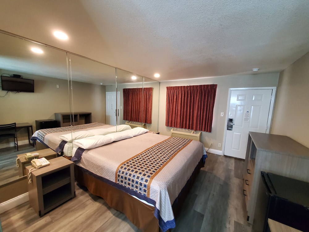 Rodeway Inn Downtown - photo 6