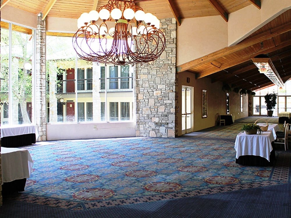 Inn of the Hills Resort and Conference Center - photo 41