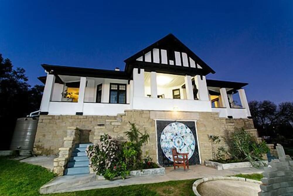 Karoo Soul Hostel — 4-Star Luxury Hotel in Oudtshoorn, South Africa