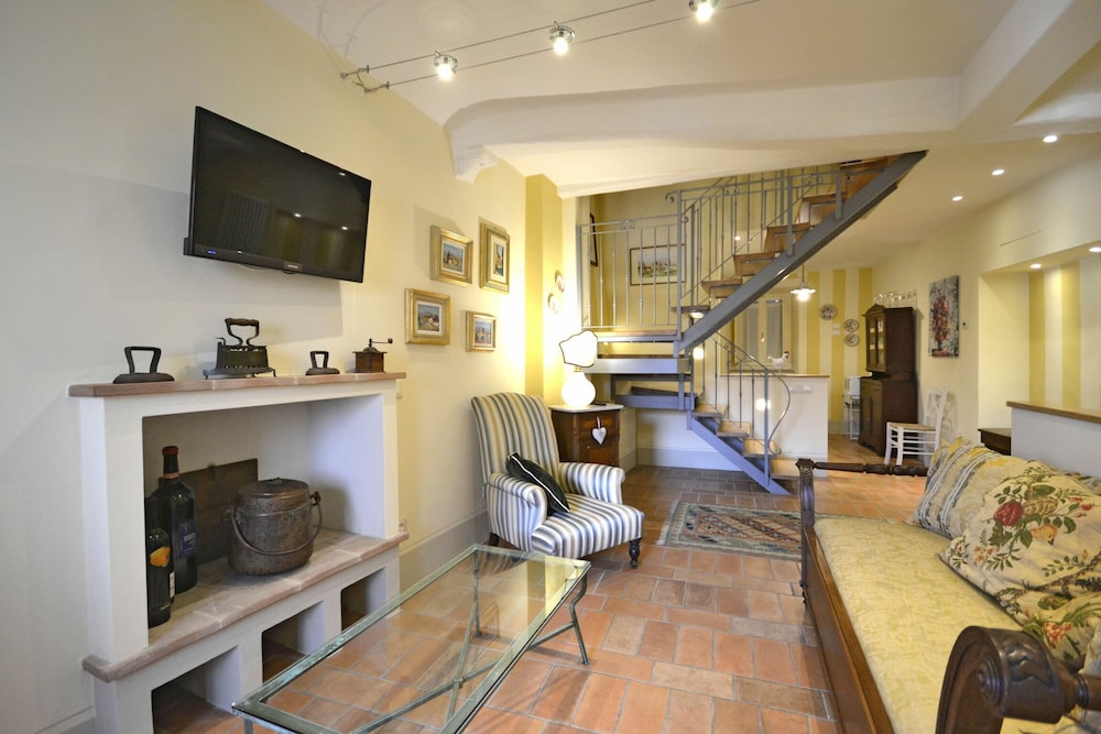 Appartamento Maccari — 4-Star Luxury Hotel in Cortona, Italy