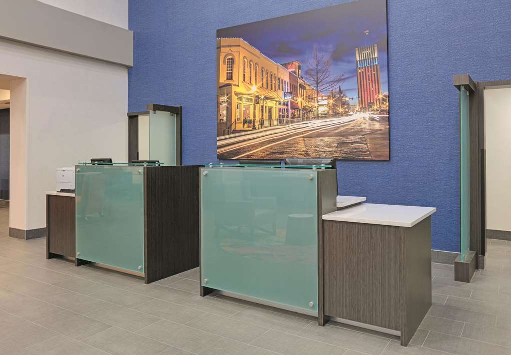 La Quinta Inn & Suites by Wyndham Tyler South - photo 4