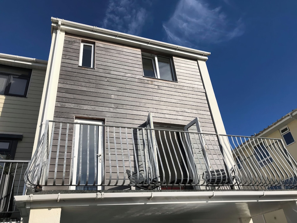 6 Inveravon in Christchurch, United Kingdom