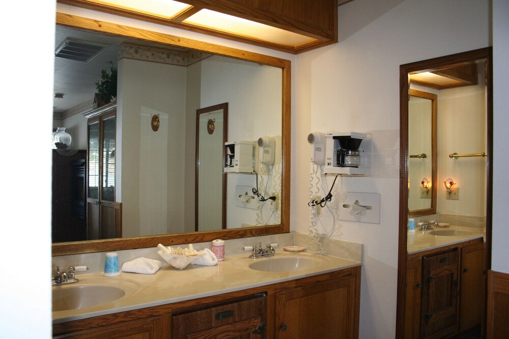 Captains Cove Inn - photo 19