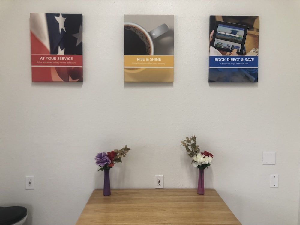 Troy Inn and Suites - photo 2