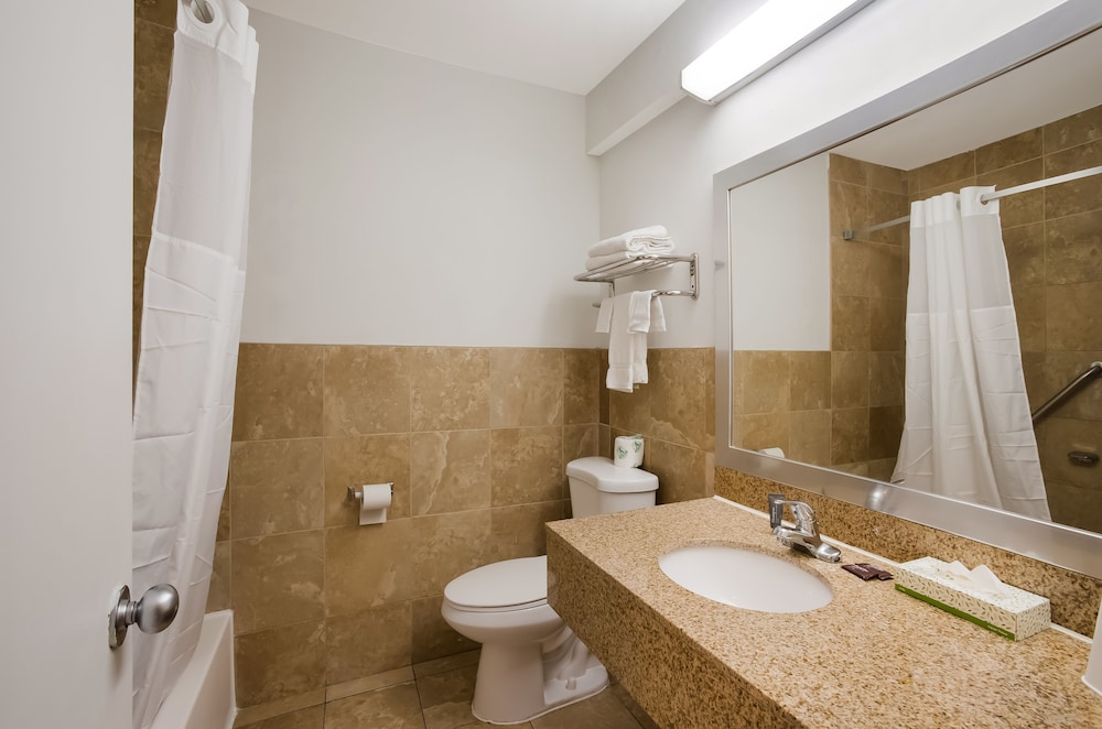 Econo Lodge Allentown North - photo 12