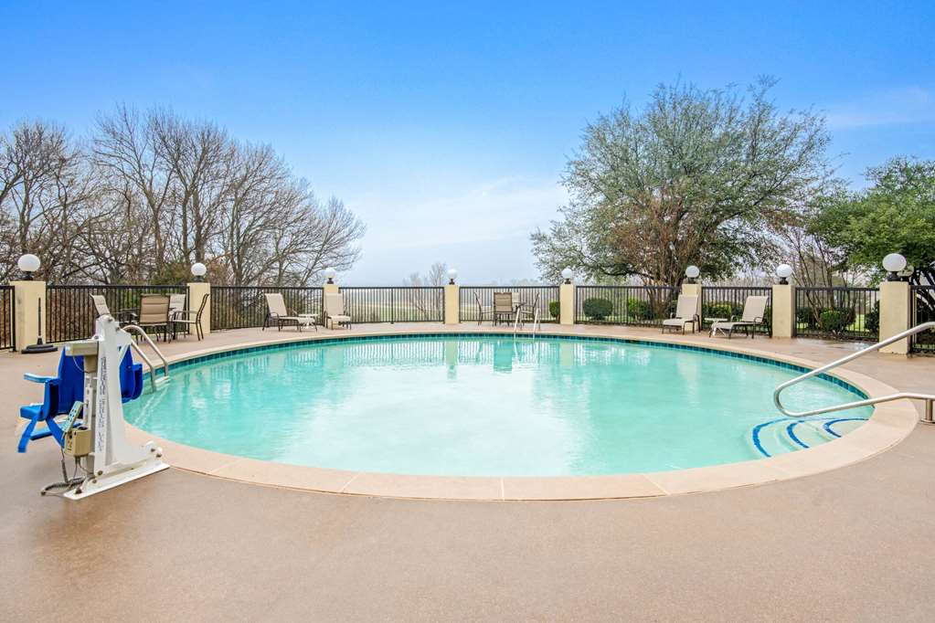 La Quinta Inn & Suites by Wyndham Denison N. Lake Texoma - photo 7