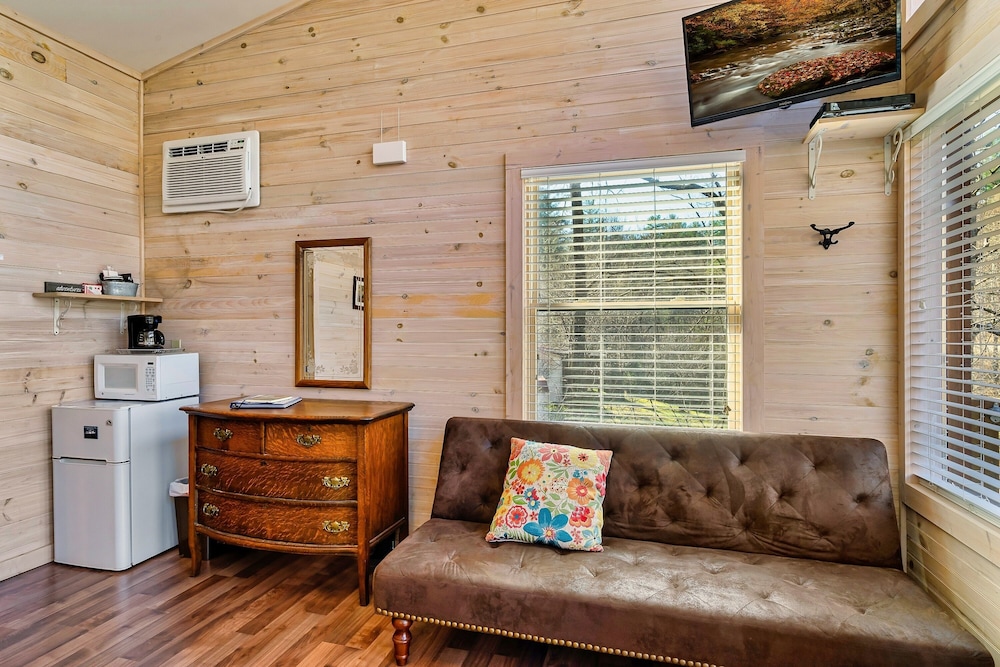 Rivers Edge Treehouses - photo 9
