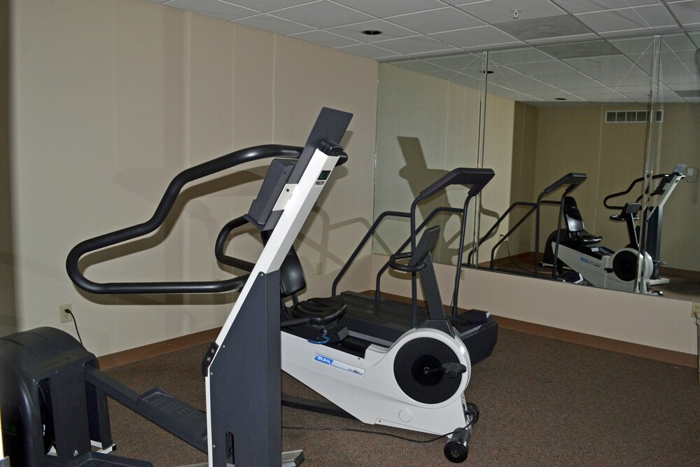 Paola Inn And Suites - photo 41