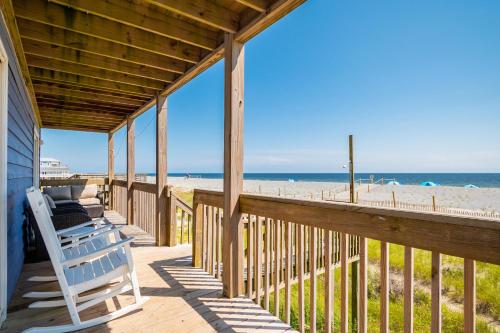 Mead Us At The Beach by Oak Island Accommodations - photo 19