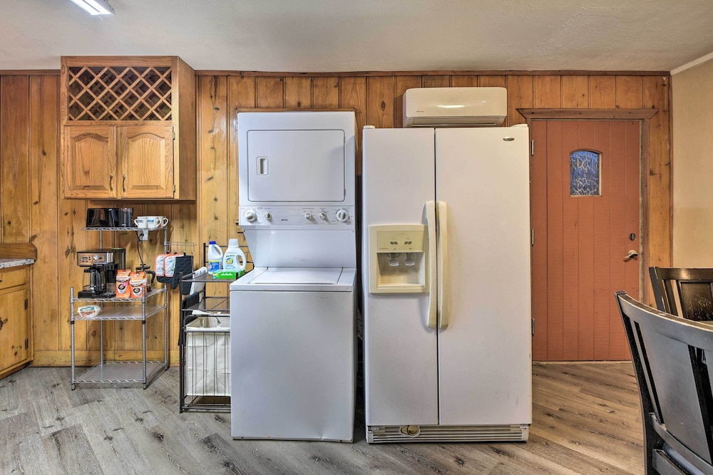 Cozy Graham Retreat about 3 Mi to Lake Eddleman in Graham, United States