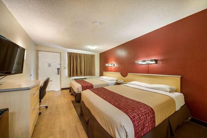 Travelodge by Wyndham San Antonio Lackland AFB - photo 5