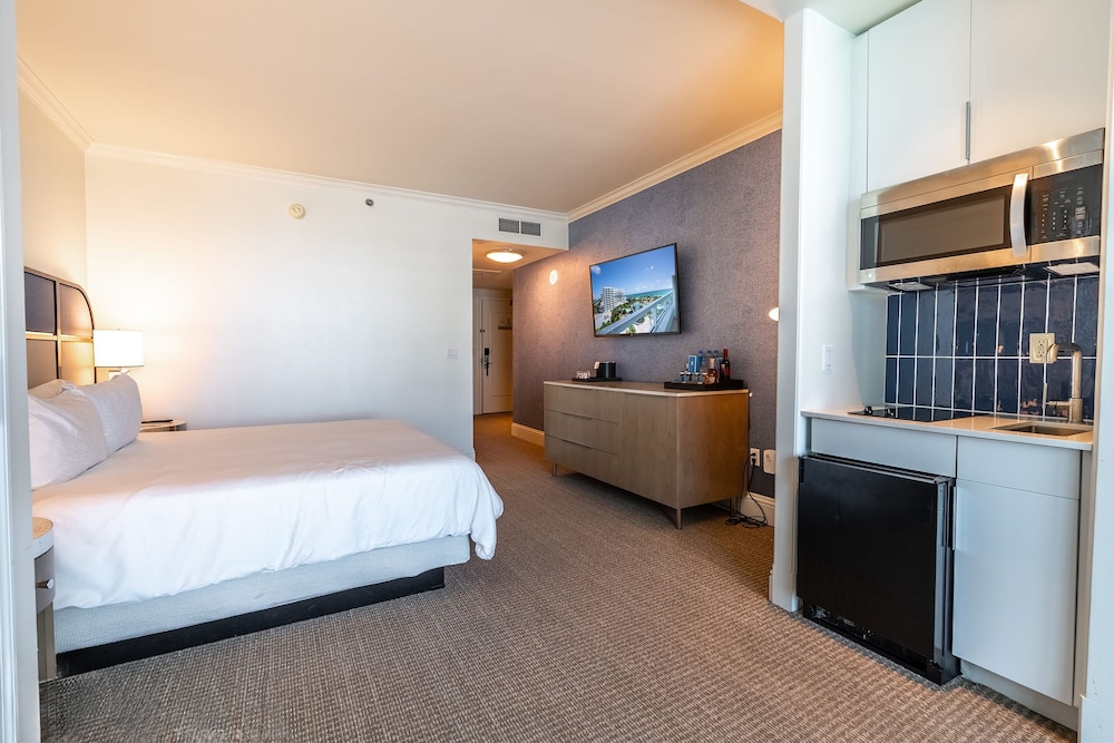 Fontainebleau Miami Beach Private Luxury Suites - photo 167