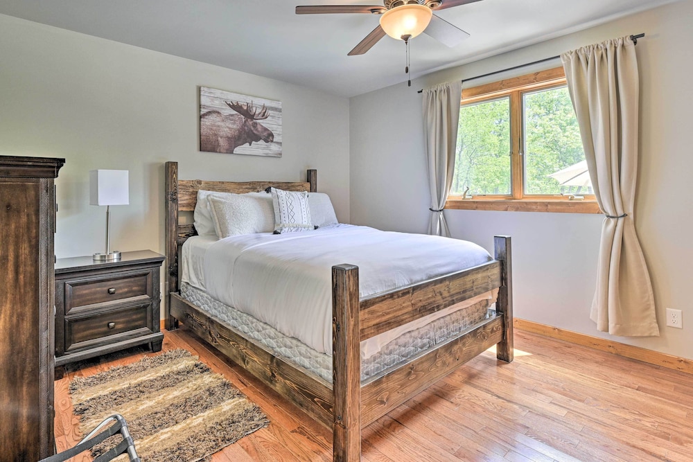 Cabin 1 Mi To Sand Valley 1 Block To Beach — 4-Star Luxury Hotel in Stevens Point, United States