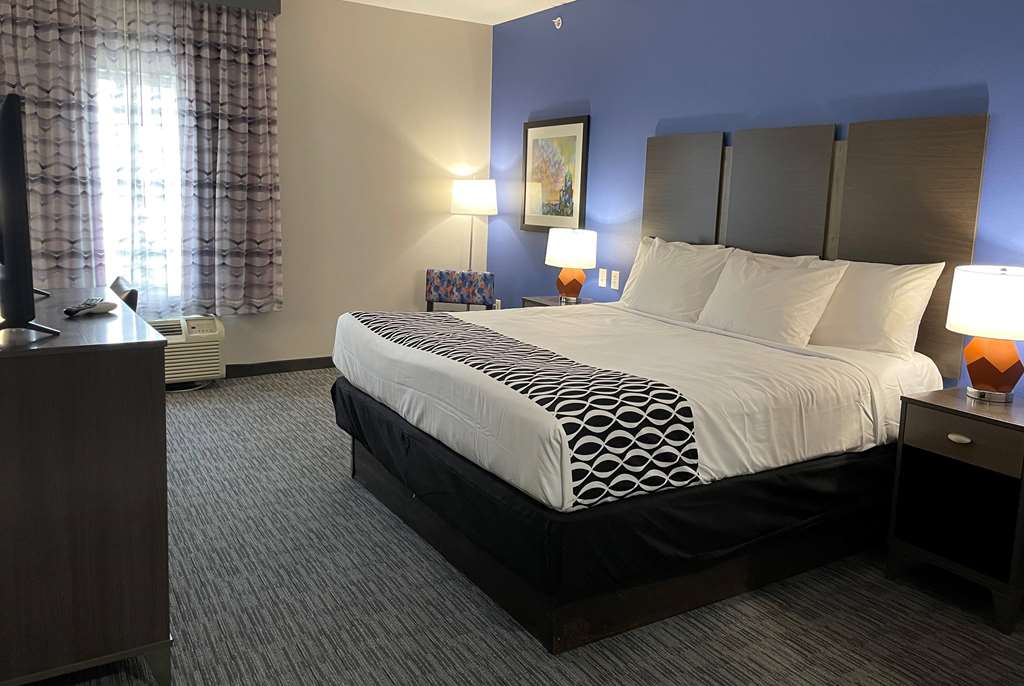 La Quinta Inn and Suites by Wyndham Schertz San Antonio Selma - photo 10