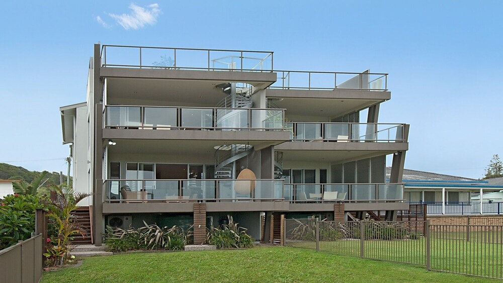 Costa Del Sol — Lennox Head