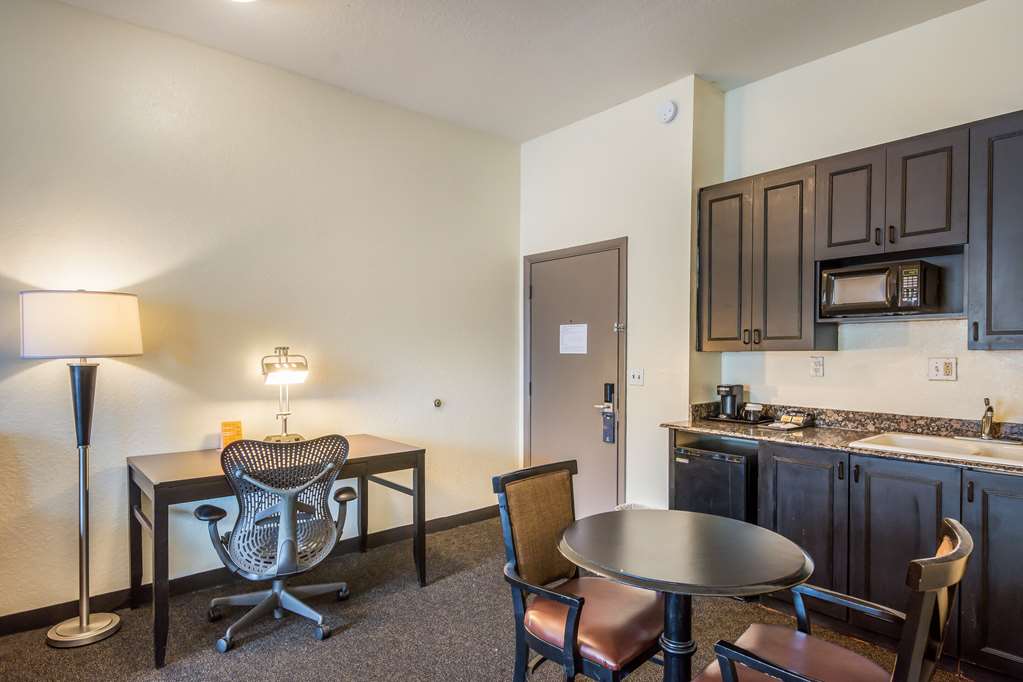 Clarion Inn & Suites Central Clearwater Beach - photo 51