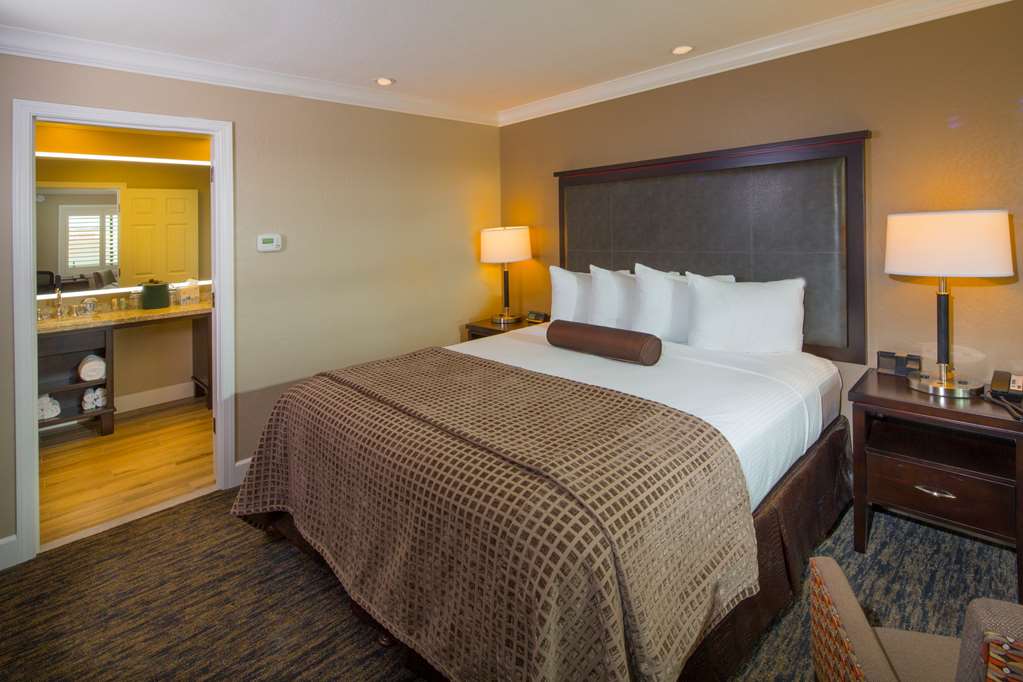Best Western Plus Humboldt Bay Inn - photo 26