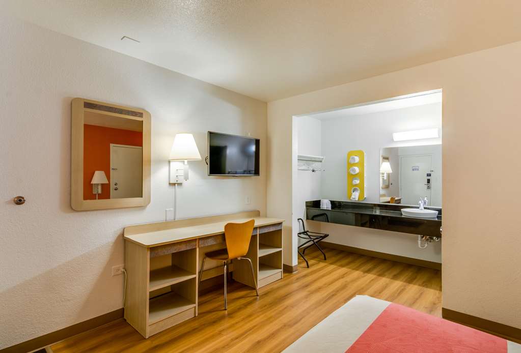 Motel 6 Schiller Park IL Chicago O'Hare - photo 11
