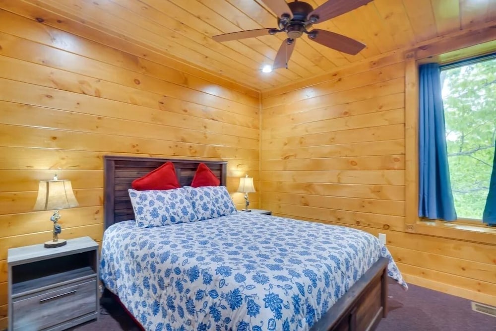 Sensational Views 4 Bedroom Cabin by Heavenly Views Resort - photo 7