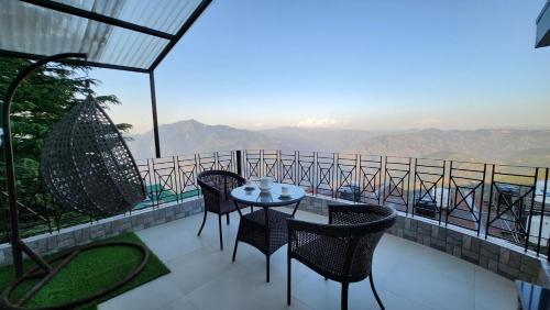 Duplex Home Pvt Patio Mountain view — 4-Star Luxury Hotel in Shimla, India