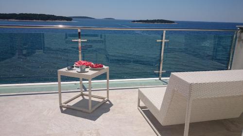 Apartments Toni Sea view — 4-Star Luxury Hotel in Primosten, Croatia