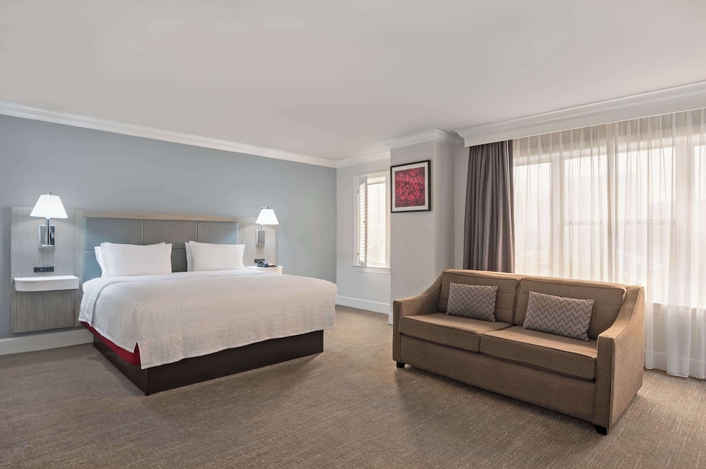 Hampton Inn & Suites Stamford - photo 23