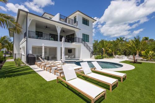 Parking Pool Dock Starboard House — 4-Star Luxury Hotel in Key West, United States