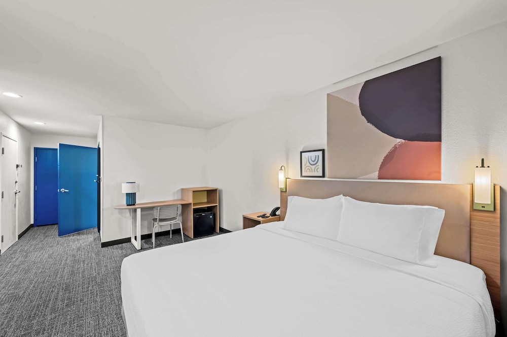Spark by Hilton Sterling Dulles Airport - photo 20
