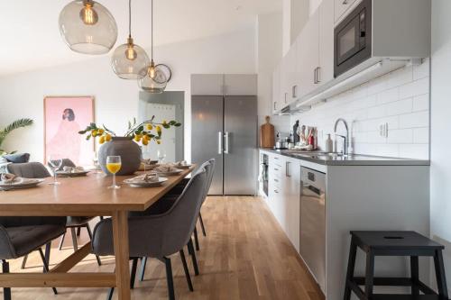 Youthful 3BR Flat with Balcony and Hobby Game Board — Bastad — photo 4