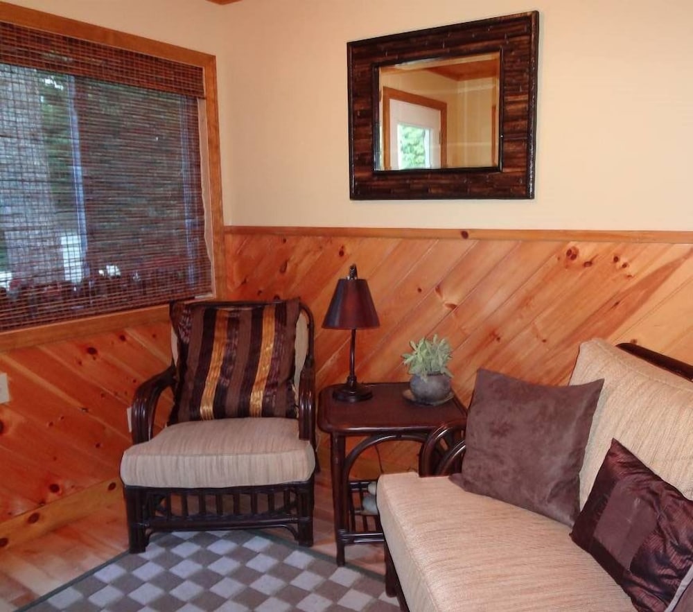 Hinckley's Dreamwood Cottages - photo 18