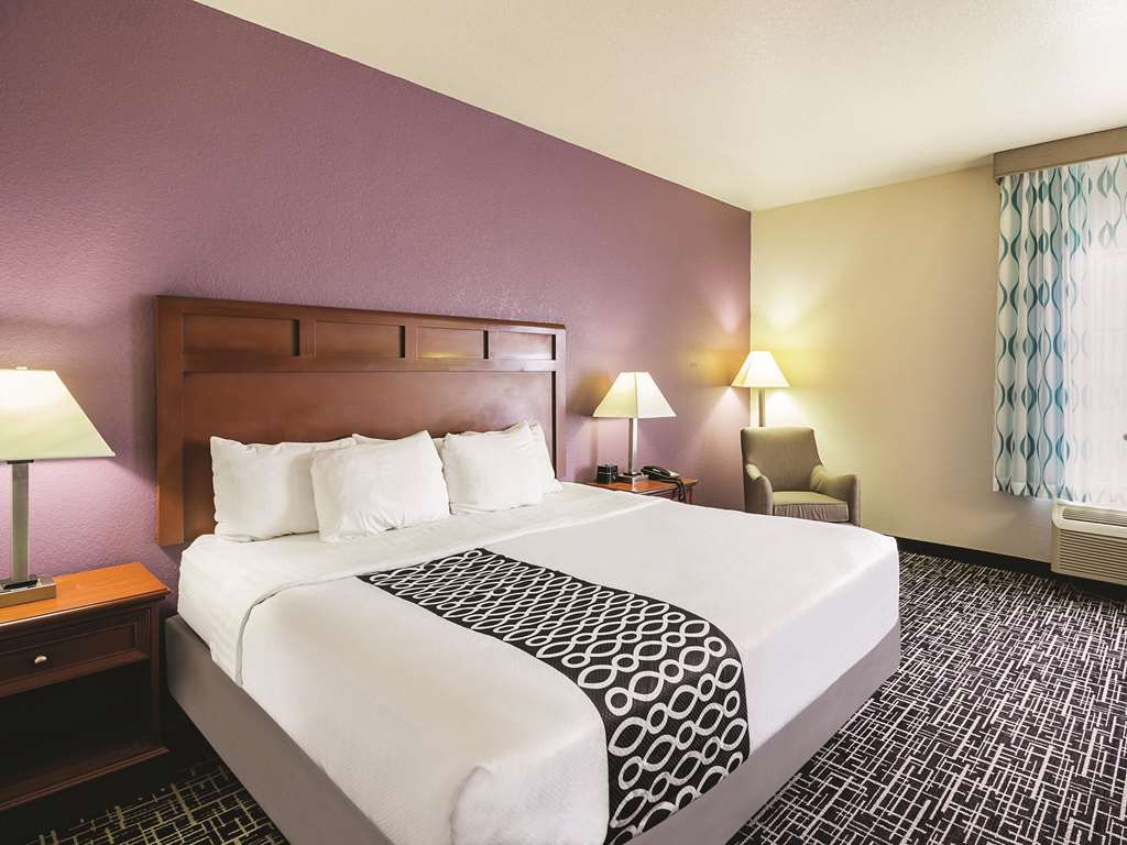 La Quinta Inn & Suites by Wyndham Bowling Green - photo 29