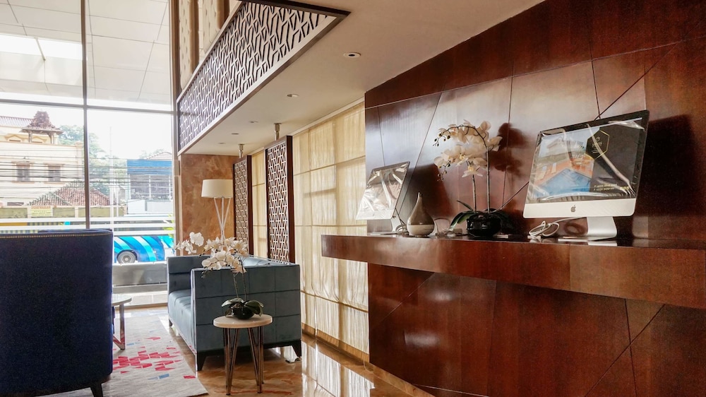 Louis Kienne Hotel Pandanaran in Semarang, Indonesia