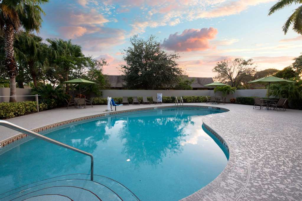 La Quinta Inn & Suites by Wyndham Coral Springs South - photo 12