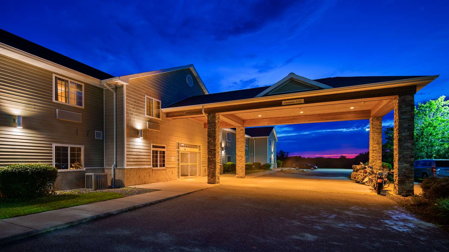 Crandon Inn and Suites - photo 27