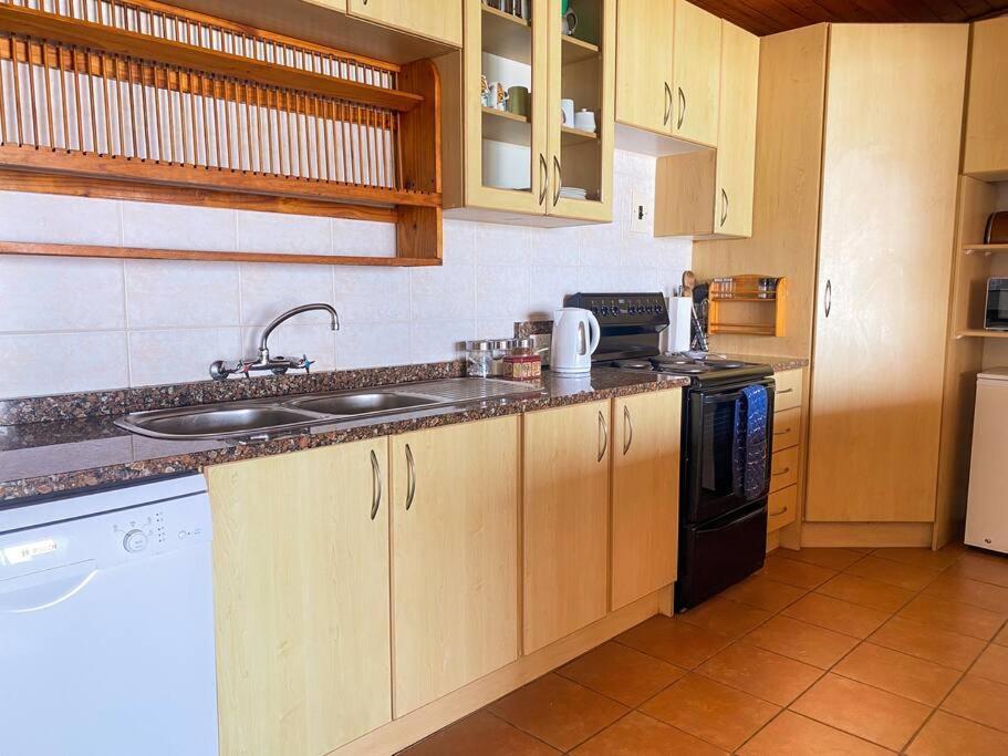 Family & pet friendly beach house Kommetjie