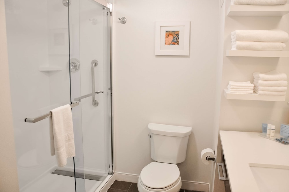 Hampton Inn & Suites Cincinnati Kenwood - photo 28