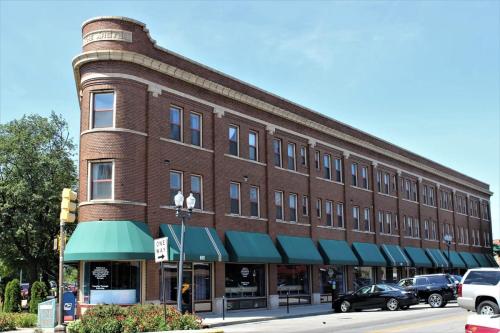 Corner view close to Gainsbridge and Lucas Oil — 4-Star Luxury Hotel in Indianapolis, United States