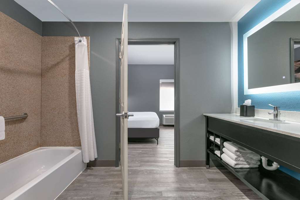 La Quinta Inn & Suites by Wyndham Decatur - photo 29