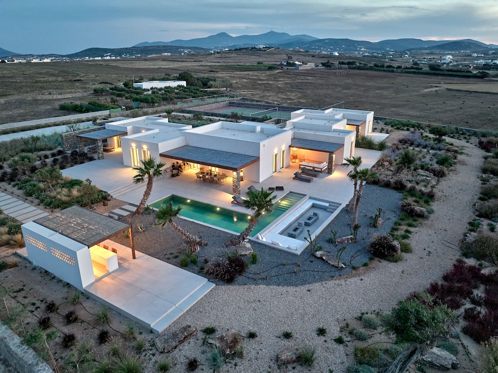 Villa Rojo — 5-Star Luxury Hotel in Paros, Greece