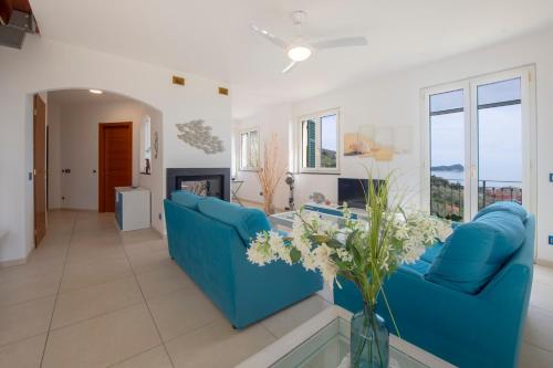 257b Villetta Maiso Vista Mare Giardino E Piscina Privata a 2 Minuti di Auto Dalle Spiagge E Mare Parcheggio Privato Incluso — 4-Star Luxury Hotel in Lavagna, Italy