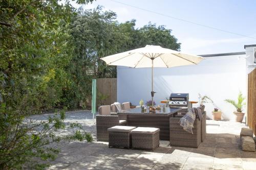 Bridge Apartment Free Parking & WiFi Near Perranporth Beach — 4-Star Luxury Hotel in Perranporth, United Kingdom