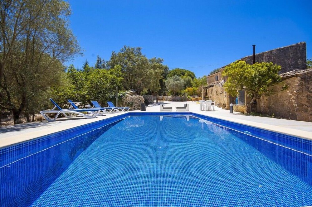 Finca Cas Pomer - carbon neutral hotel in Costitx